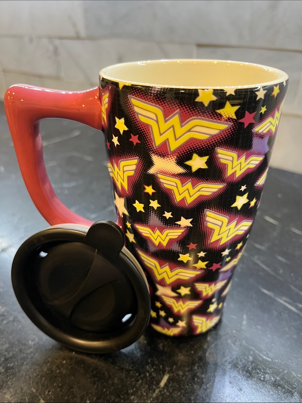 Wonder Woman Logo Travel Mug - Pink Handle